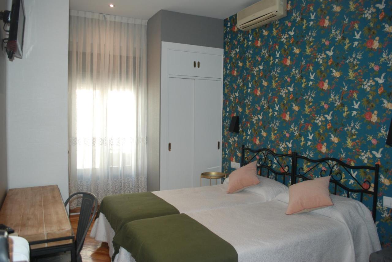Hostal Avenida Мадрид Экстерьер фото