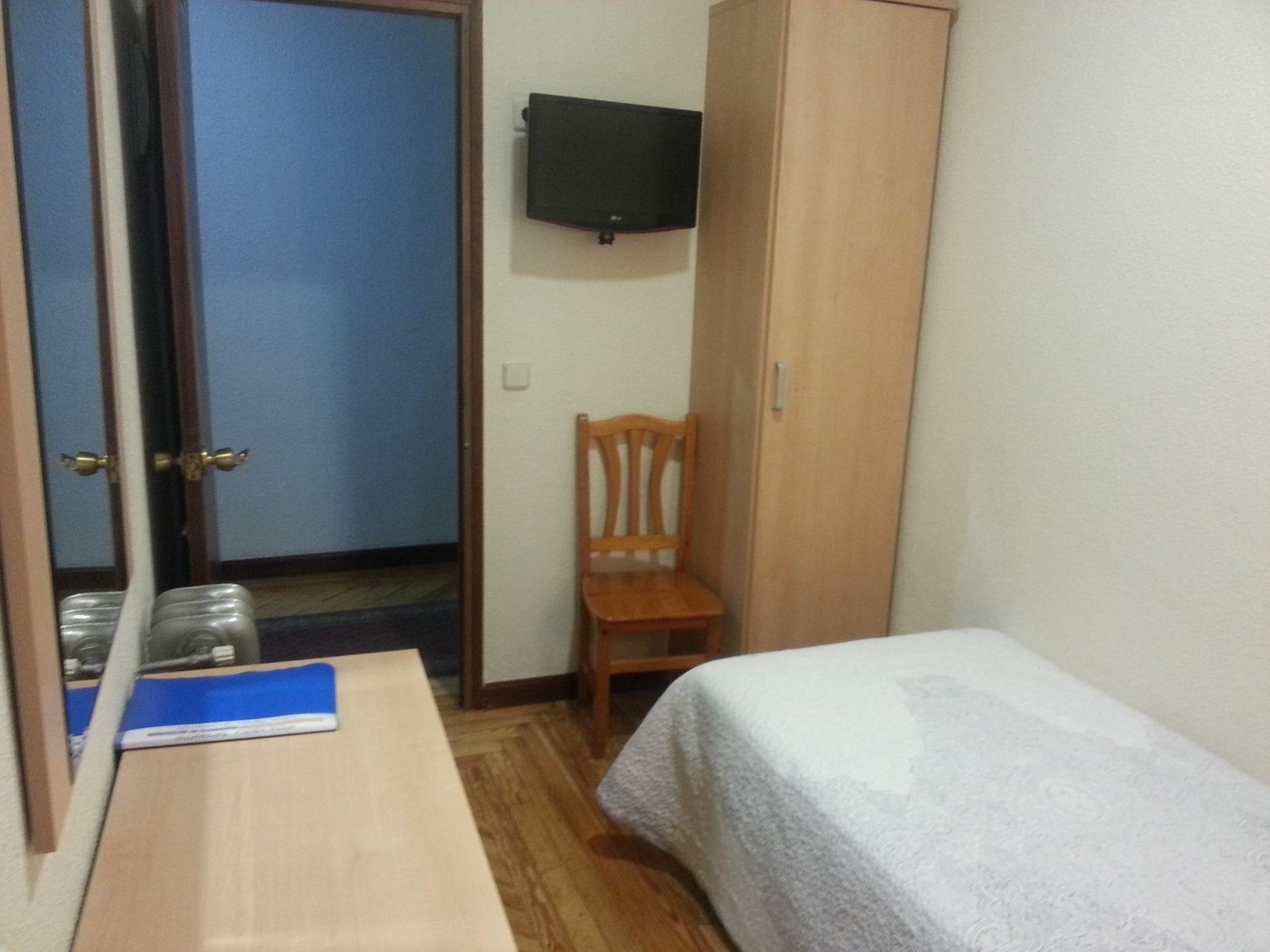 Hostal Avenida Мадрид Экстерьер фото