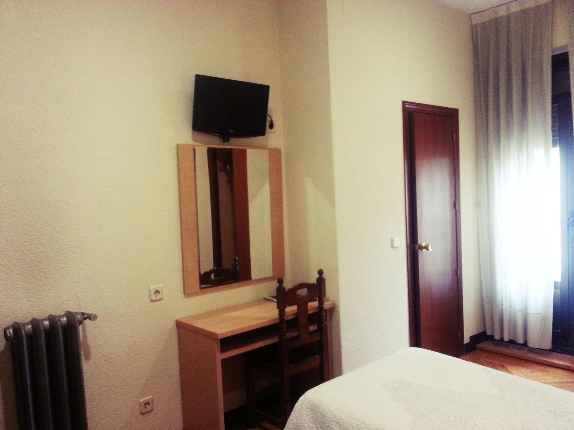 Hostal Avenida Мадрид Экстерьер фото