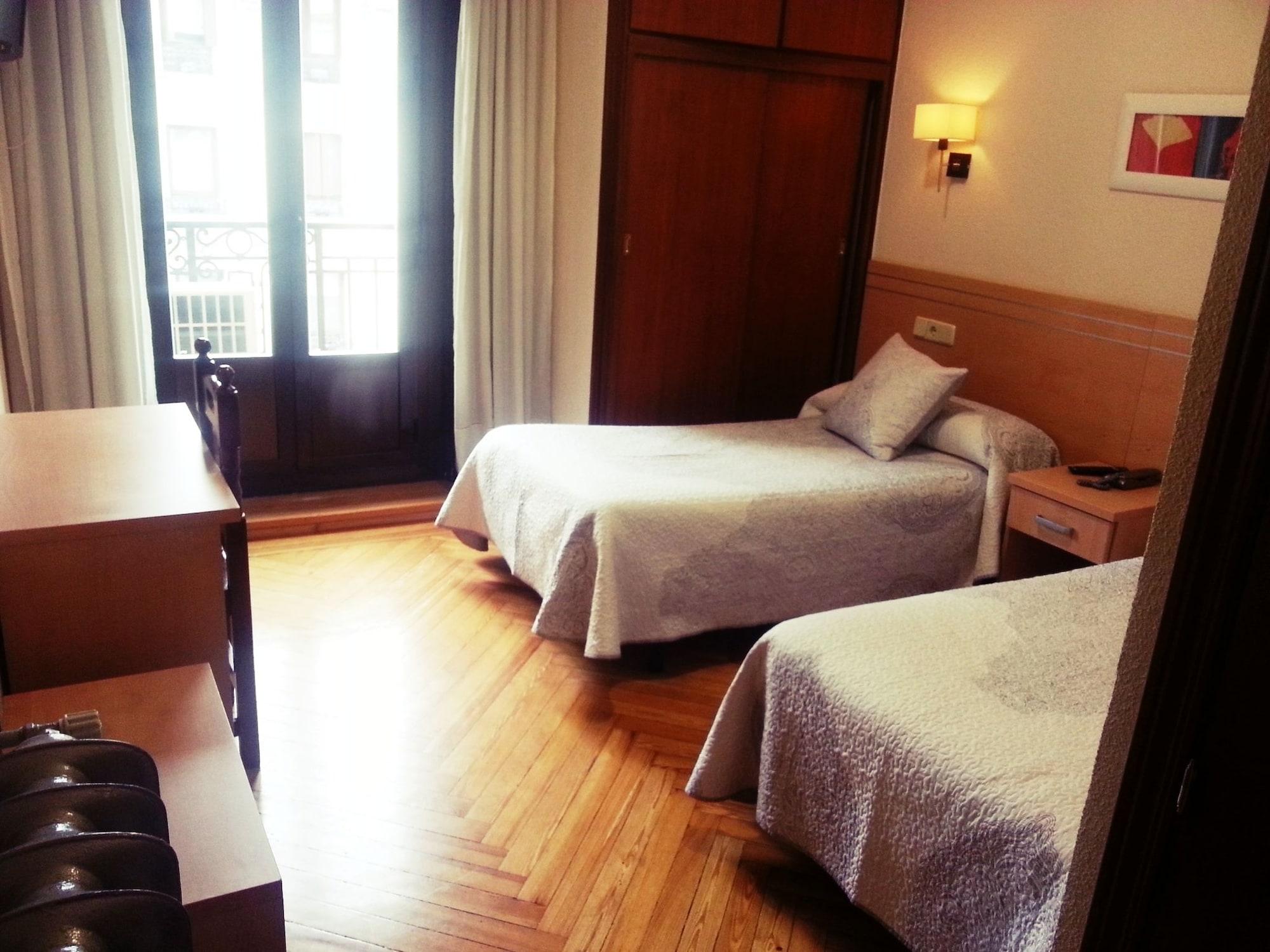 Hostal Avenida Мадрид Экстерьер фото