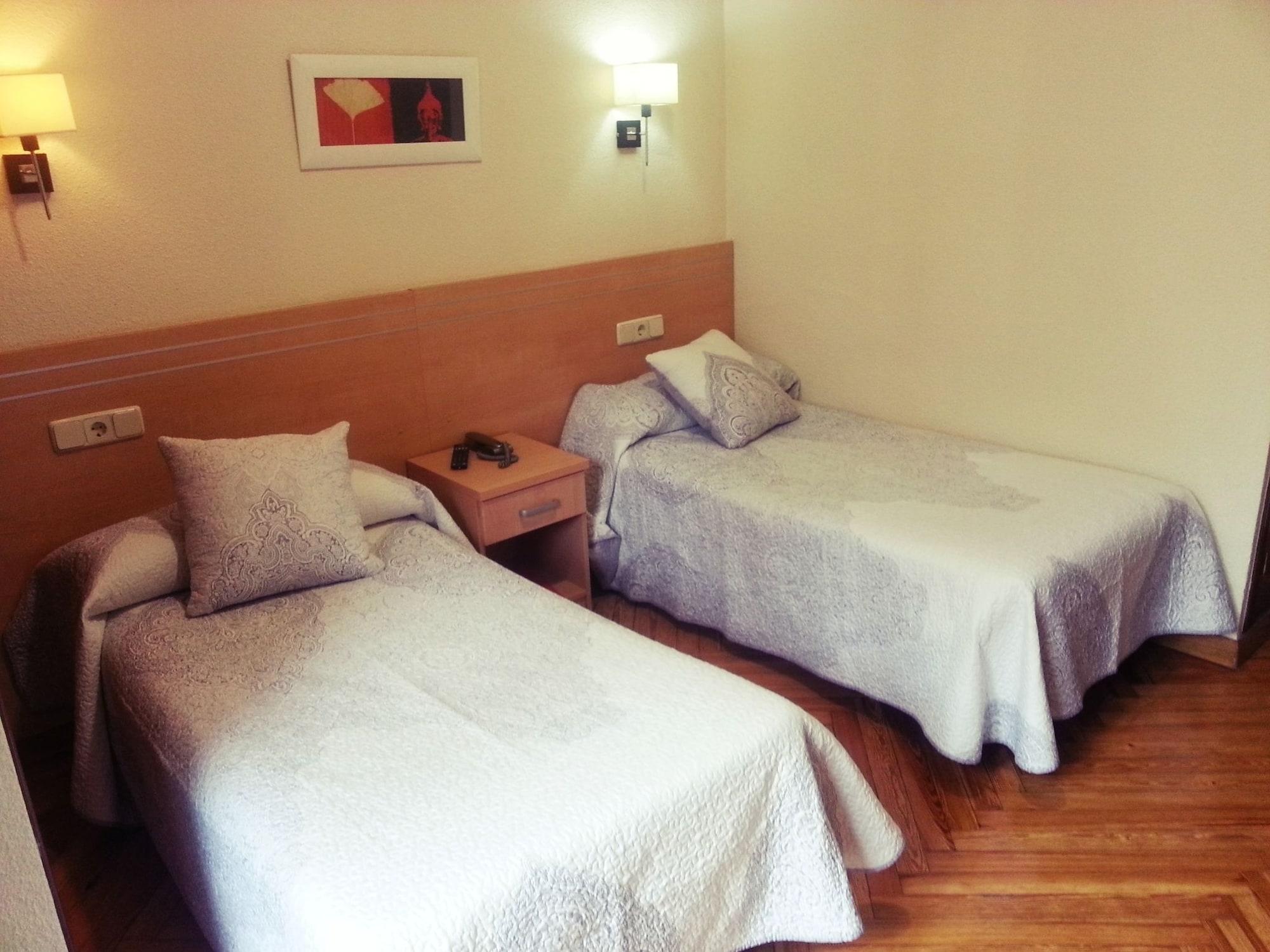 Hostal Avenida Мадрид Экстерьер фото