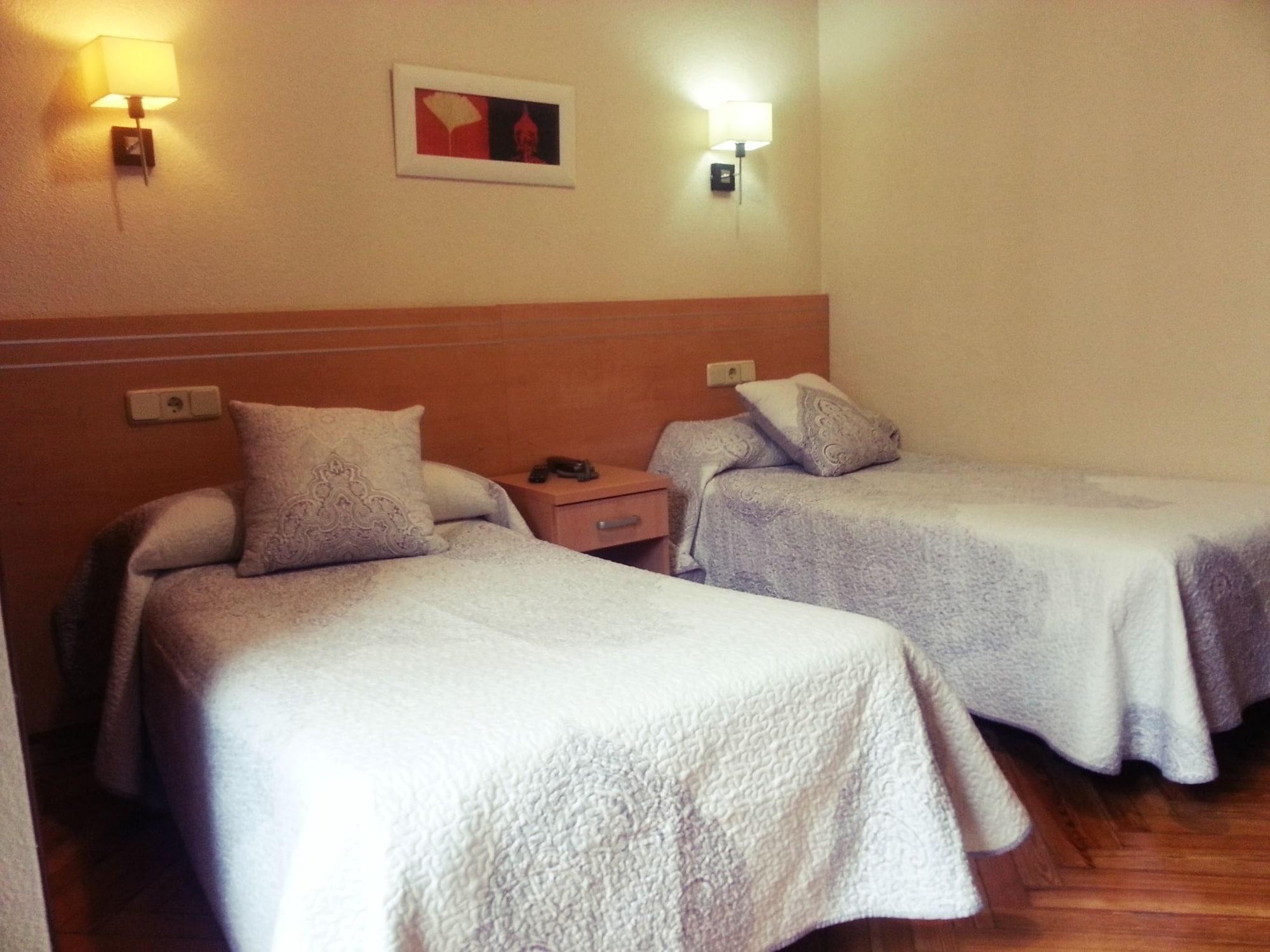 Hostal Avenida Мадрид Экстерьер фото