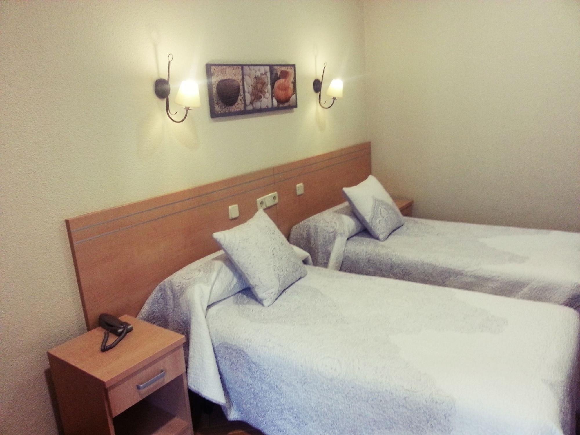 Hostal Avenida Мадрид Экстерьер фото