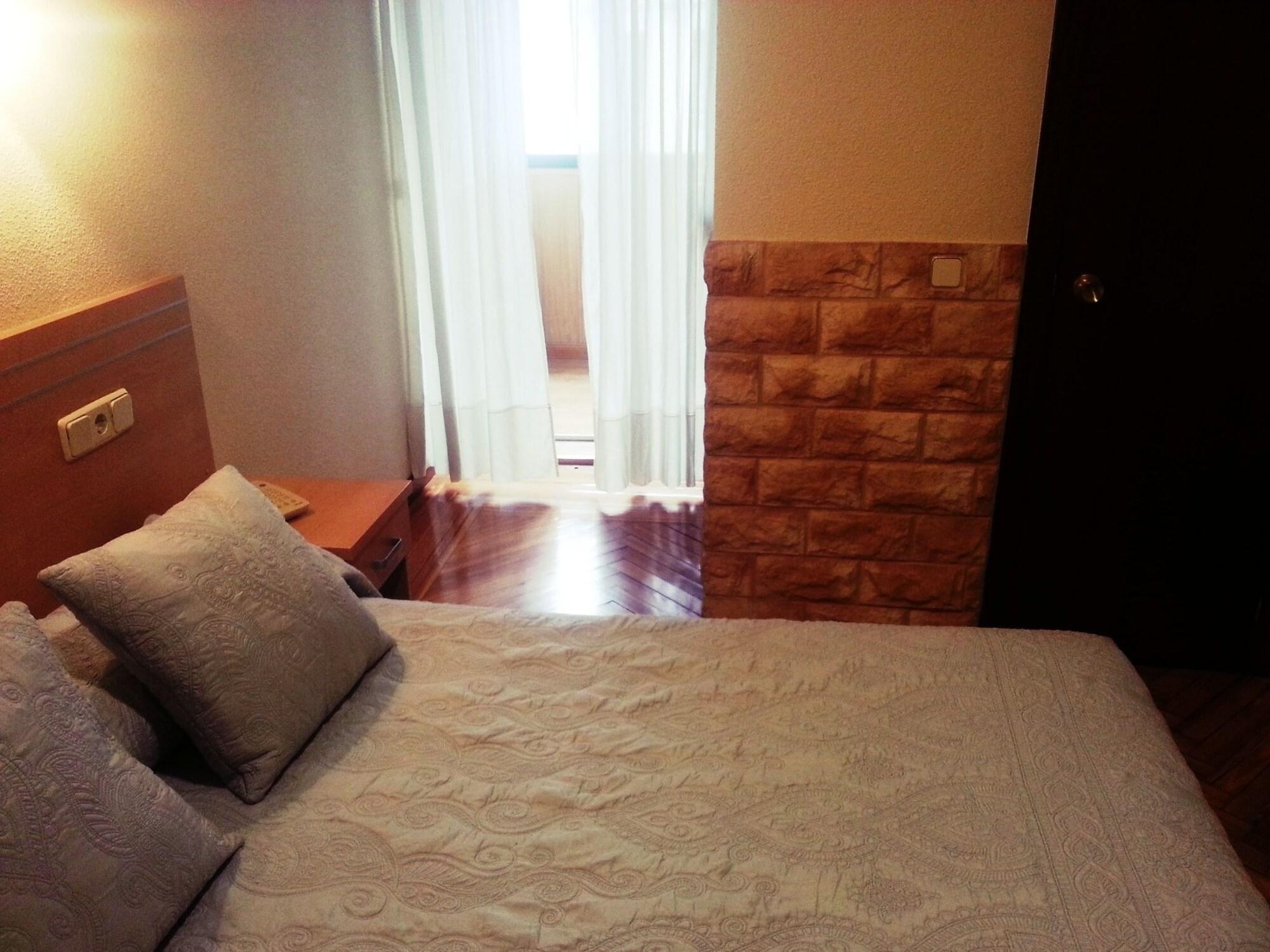 Hostal Avenida Мадрид Экстерьер фото