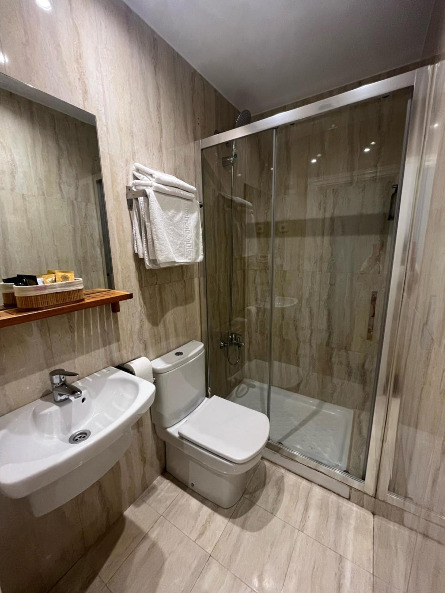 Hostal Avenida Мадрид Экстерьер фото
