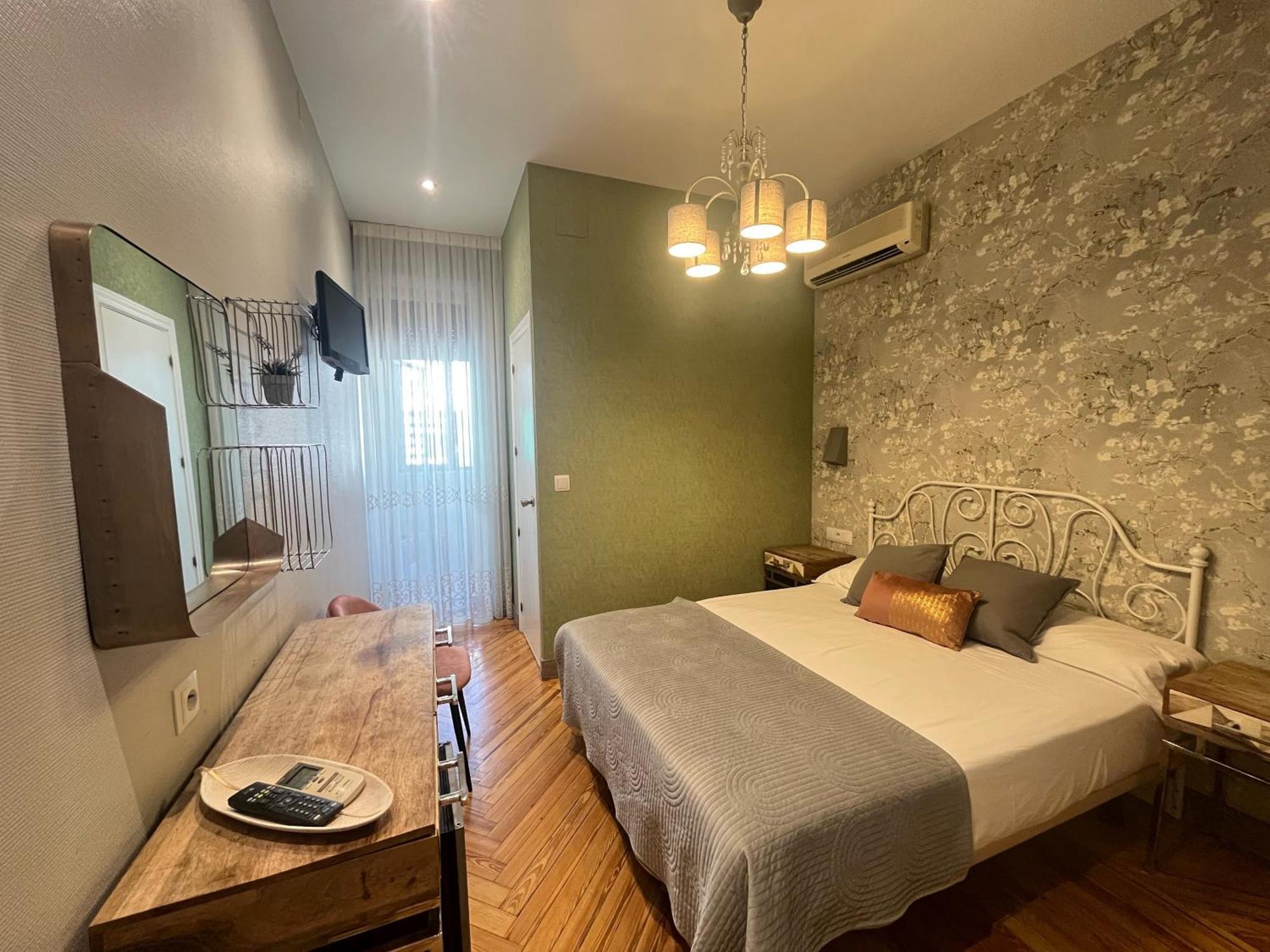 Hostal Avenida Мадрид Экстерьер фото