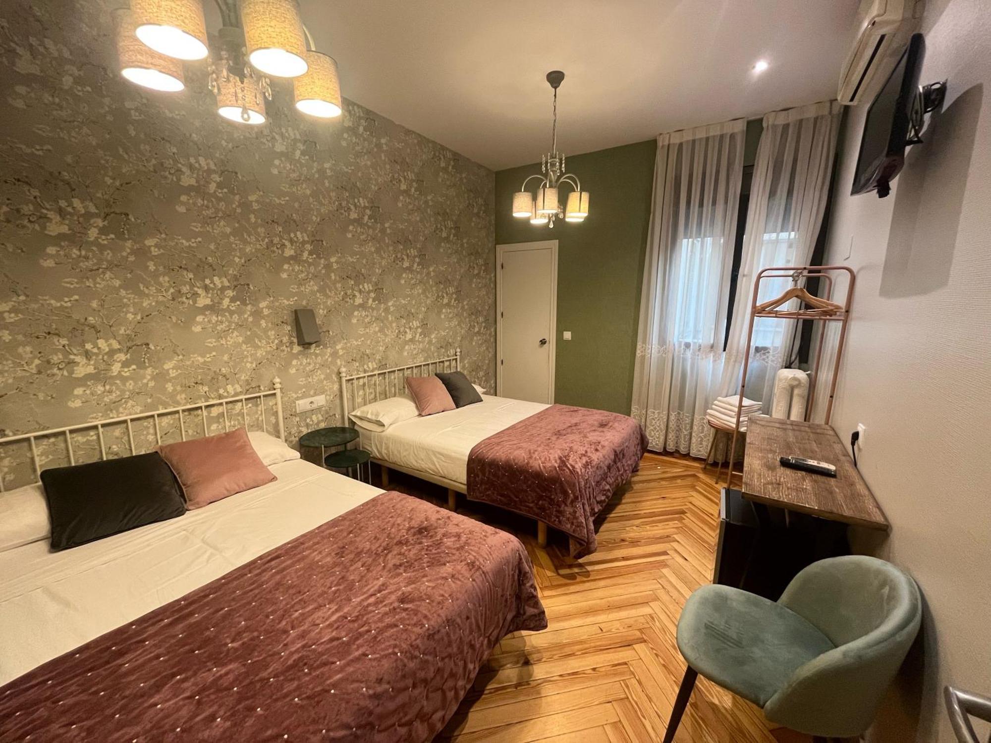 Hostal Avenida Мадрид Экстерьер фото